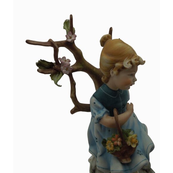 VIERTASCA Capodimonte Girl Figurine and Tree Floral Decor Italy Vintage - Picture 10 of 12